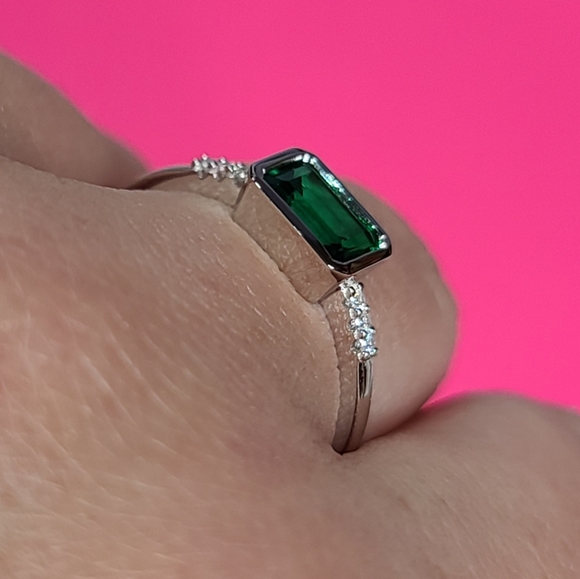925 Sterling Silver Bezel Set Created Emerald - Picture 13 of 15